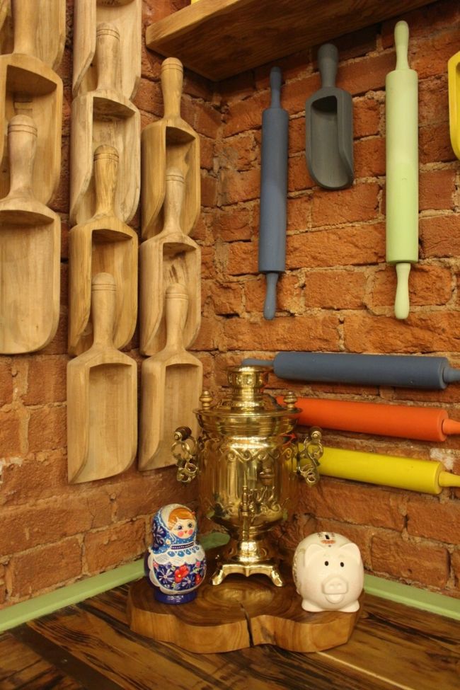 ディスプレイ凝ってて可愛いです。<br />ご飯も美味しいです。<br />が、英語話せる店員さんが少ないのか、オーダー頼んでも無視されることがあるので、英語話せる店員さんに声を掛けましょう！