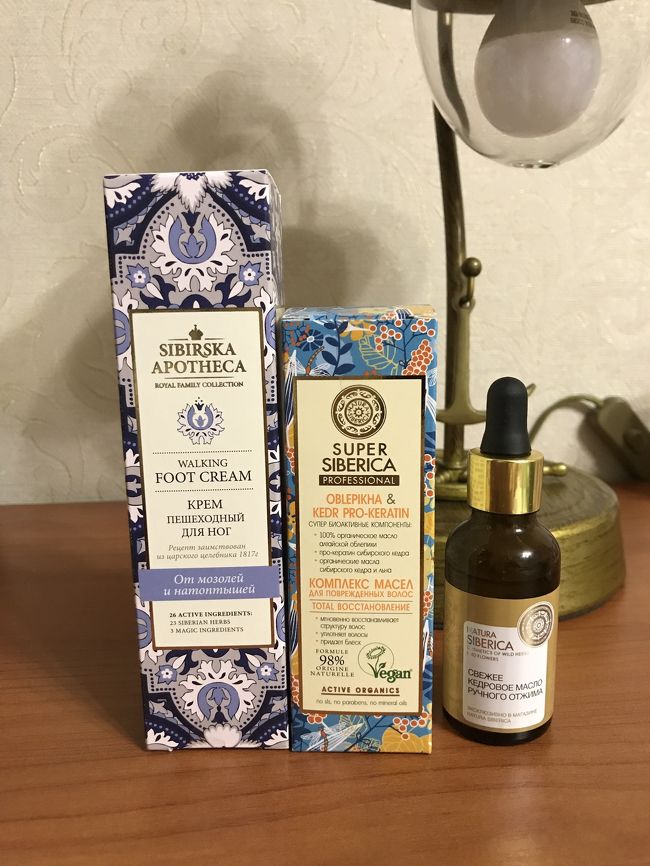 買ったのは箱の二商品。ヘアオイルとフットクリーム。香りも良いし、パッケージも可愛いです。<br />右の瓶はサービスで頂きました。<br />マトリオーシカのリップクリーム買っとけば良かった。。。<br />街中ではあまりこちらの商品なかったので、やはりここで買うのが良さそうです。