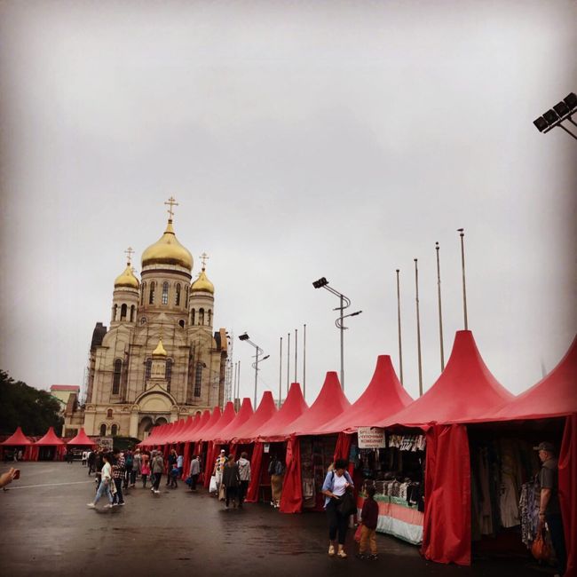 金ピカの教会は建造中で内覧はできませんでした。