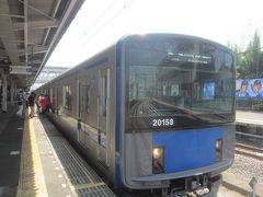 西武狭山線は次の急行の接続を待って11:50発
冷房の効いた電車の中で待つことができたので､多少の待ち時間も我慢できます
