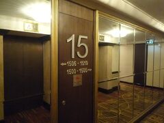 ペニンシュラエクセルシオールホテル
部屋は15階
体調を崩し部屋で過ごす。
