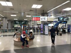 空港からは地下連絡通路を通って金浦空港駅へ。
ここからはAREXで仁川国際空港を目指します。