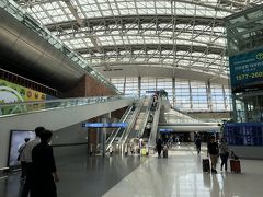 金浦空港駅から40分程で仁川国際空港駅へ。
地図だと近く見えるけど、地味に時間掛かります。