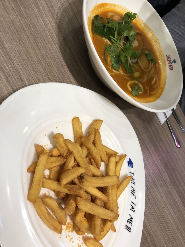 トムヤムクン風スープスパ、サワークリームオニオン味のポテト<br /><br />ポテトすごく美味しかった！