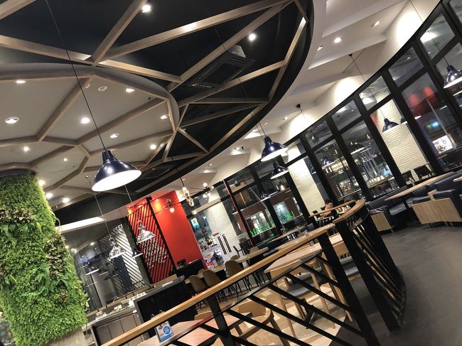 店内はすごーく冷房効いてます。