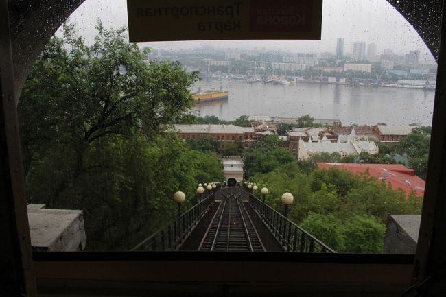 ケーブルカー。<br />良い景色です。ついつい一番前を陣取りました。