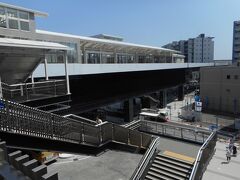 シーサイドラインの駅　八景駅は橋上駅舎に変わっていた。