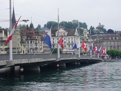 ●ゼー橋＠ルツェルン湖

ゼー橋には、スイスの国旗と、ルツェルン州の旗が掲げられていました。
