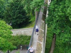 ●見張り塔から＠ムーゼック城壁

ムーゼックの城壁は、実は歩くことが出来ます。
今は、見張り塔から城壁を眺めています。