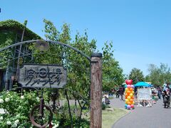 小諸駅前の停車場ガーデン。
ちょっとした公園になっていて、色とりどりの花がありました。
この後、佐久市内で友人とランチを取って、前日に続いて美ヶ原高原へ。
