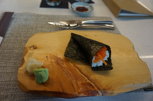 ステーキのコースを頼みました。<br />まずは、ツナロールです（わさびの量・・・）。