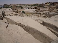 オベリスクとは、古代エジプトで製作され、神殿などに立てられたモニュメント。現在、世界に現存する古代オベリスクは30本ですが、エジプトにあるのはたった7本だけ、残りはローマや世界各国に散在しています。