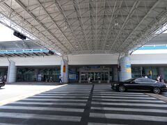 1時間強のフライトであっという間に釜山金海国際空港に到着。
タクシーで釜田市場にあるイビスアンバサダーホテルへ。