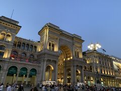 ヴィットーリオ・エマヌエーレ2世のガッレリアの入り口
Galleria Vittorio Emanuele II 