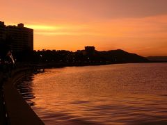 夕陽に赤く染まる、トリニティ湾。