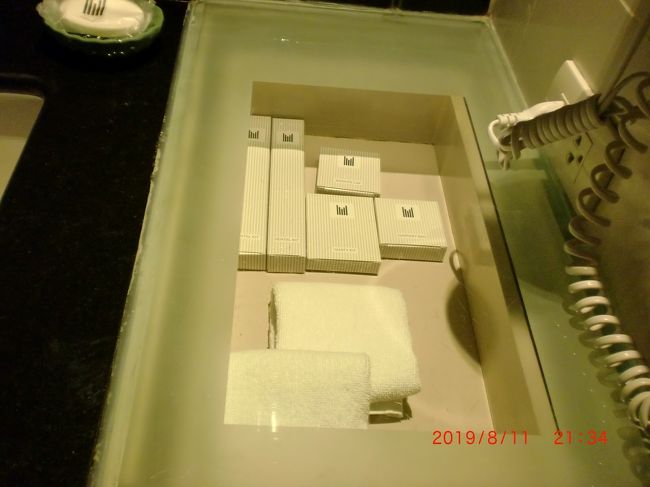 歯ブラシ、サニタリーバッグ、シャワーキャップ、綿棒、コットン、爪やすりのセットがありました。<br />