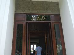 ホテルをチェックアウトし、ランチはMALISというレストランです。
ここもローカル系の食事でした。