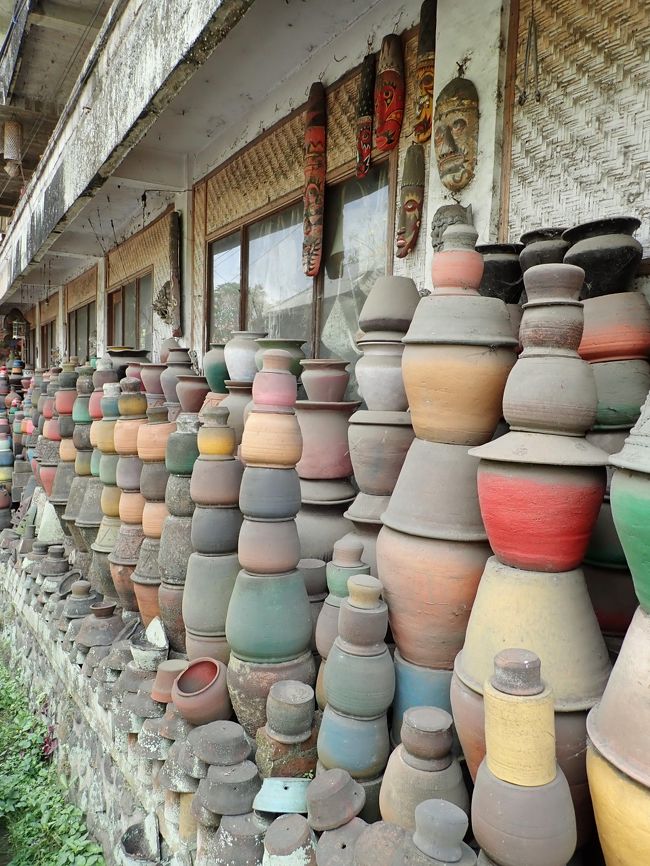 田んぼを抜け、ウブドの街に。このあたりから母上がトイレを探しウロウロ