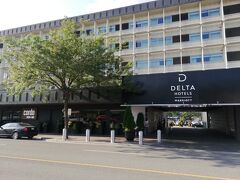 ちょうど1時間で、15：45にカムループスに到着。2日目は307kmのドライブでした。
この日のお宿は「Delta Hotels Kamloops」。デルタは、マリオット系でカナダを中心に展開しているホテルチェーンです。
