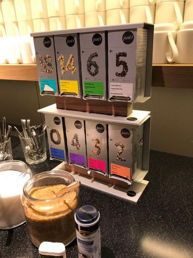 同上<br /><br />ハーブティーの種類が豊富。<br />スーパーでもいろいろ売っているので、ここで試して気に入ったのを買おうか、と一瞬思ったけど、一人で何杯も飲めるものではない。