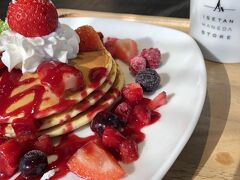 フライトまでおやつにISETAN HANEDAでベリーパンケーキ