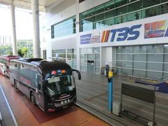 17:40
ポンティアンから5時間。
｢Bus Station TBS｣に到着。
TBSは、Terminal Bersepadu Selatanの略だそうです。

このバスターミナルに来るのは初めて。
さて、どうやって、クアラルンプール市内に行ったら良いのか？‥