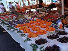 翌日の午前中はサレヤ市場へ。
フルーツの並べ方が素敵！