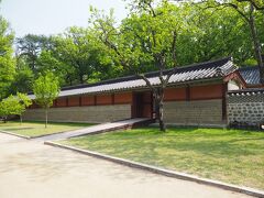 入場して最初にある建物は香大庁。
解説によると、祭礼に使う香、祝文、幣帛（へいはく）を保管し、儀式を主管する祭官たちが待機していた場所との事。