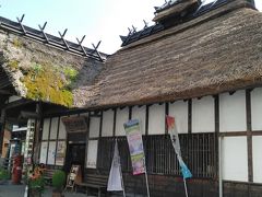 湯野上温泉駅
日本唯一の茅葺き屋根の駅で、とても風情があります。
駅の隣には足湯コーナーもあります。