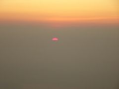 東洋館付近で日の出を見る。標高約3000mの山腹 