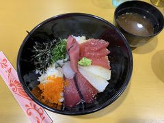 おーばんまい食堂で海鮮丼