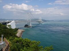 景観・写真スポットのお茶園展望台。
景色を堪能して記念写真を撮って、私達は15分くらい居ました。

大塚国際美術館から5分もかかりません。
車は鳴門公園の駐車場(\500)に停めて、そこからは歩いて周ります。