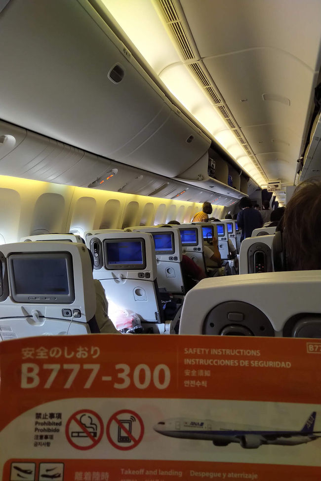 シート配列2-4-2 <br />後方配列は2-3-2