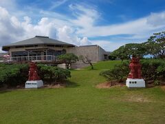 振り返って反対側はバーデハウス久米島。