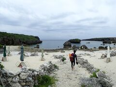 この日は曇りで今にも雨が降りそうな天気だったので人が少なかったです。