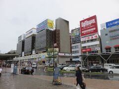 １泊した熱海の温泉を出て熱海駅に戻ってきました。