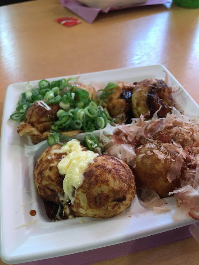 2階にてイートイン！<br />色んな味が楽しめるセットにした！