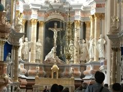 聖ペテロ ＆ パウロ (ペトロ イル ポヴィロ)大聖堂
Sv Petro ir Povilo Arkikatedra Bazilika
の祭壇です。
美しい色です。