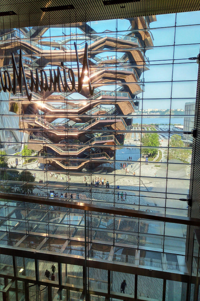 展望台「vessel」<br />30ハドソンヤーズの建物を通り抜けるとたどり着いた