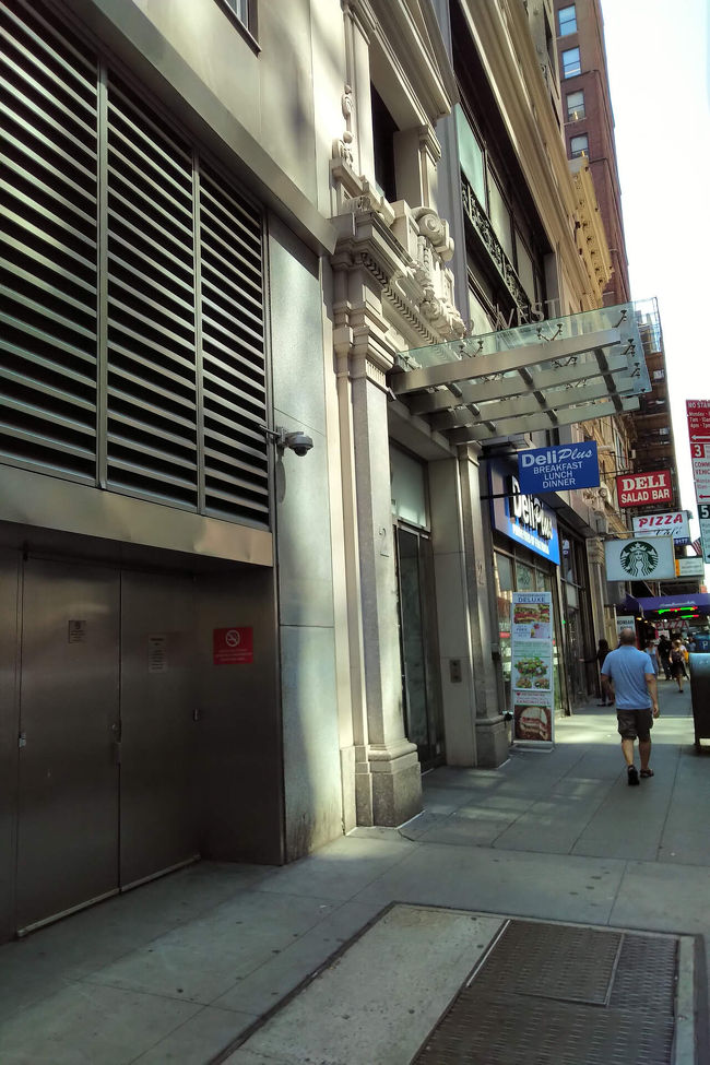 JCBプラザ入口 メトロの路線図をもらう