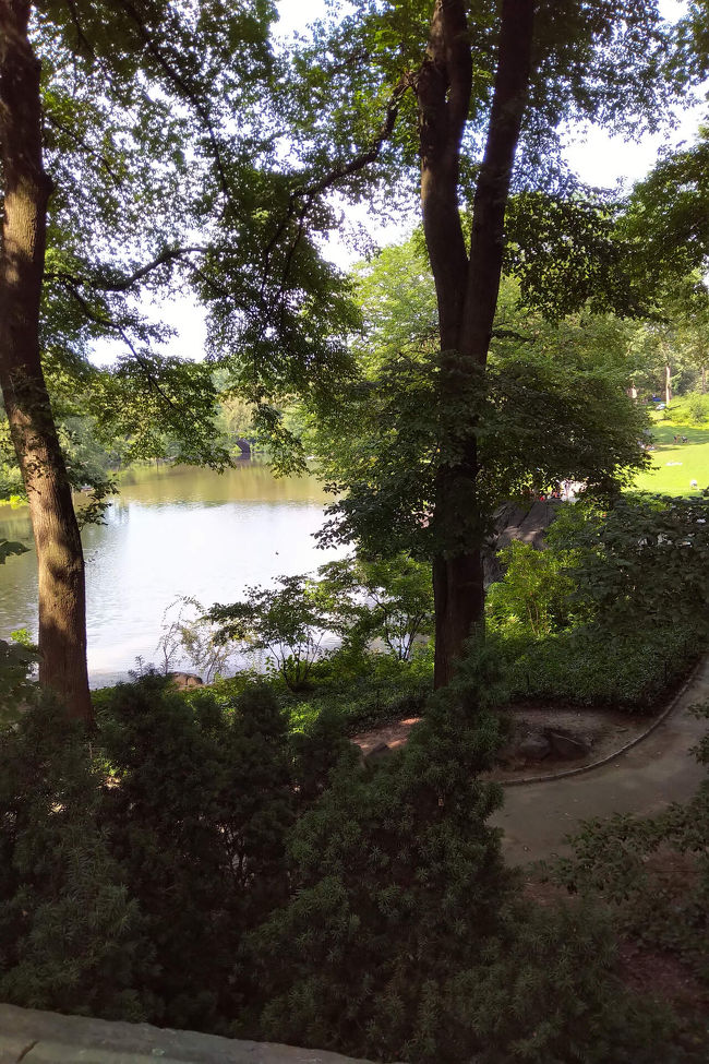 エンパイアホテルに帰りプールへ