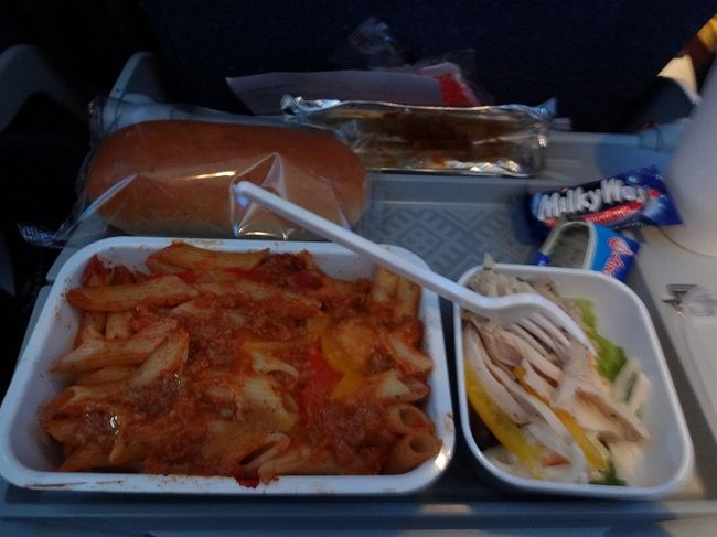         最初の食事<br /><br />前日にネットでチェックインし、搭乗券をプリントアウトして行ったが、よく見たらモスクワからの乗り継ぎ便が載っていなくて、成田からモスクワまで同じチケットが2枚？？<br /><br />セキュリティ通過後に気付いたので、かなり焦ってモバイル搭乗券をダウンロードしたが、搭乗時に紙の搭乗券を渡されたので、心配なかったみたい。<br /><br /><br /><br /><br />