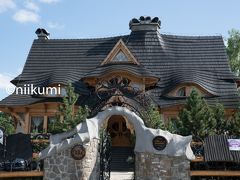 このペンション？は新しい建築様式でザコパネスタイルではありませんが
別名魔法使いの家と呼ばれています（コシチエリスカ通り）
Willa Kominiarski Wierch

Sebastian Piton作
この家が見たくて　見たくて　