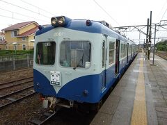 いろいろ変遷があって、現在銚子電鉄で営業運転している車両は、すべて京王線のお古。
私は子供の頃から京王線になじみがある（特に高校生の時は通学で使ってたし）ので、見た瞬間「元2000系だ」とわかる車両。
京王線を走っていた頃は冷房がついていなかった。当時は全身緑色で、個人的には「ケロヨン電車」と呼んでいた。