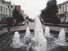 ウラジオストクと言ったら噴水通り？
あいにくの天気。
写真写りは良くないですね。

晴れてたら向こうは海が。