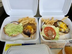 本日のランチは《BurgerShop H＆S》のテイクアウト。
こちは夫が大好きなハンバーガーショップ。

https://4travel.jp/travelogue/11398266

この日はお米が品切れてロコモコ、タコライスが注文出来ず残念でした。