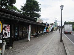 リンゴなどの果物や野菜、リンゴ製品などを扱っています。