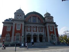 大阪市中央公会堂が見えてきました。中之島公会堂は通称名なんですね。