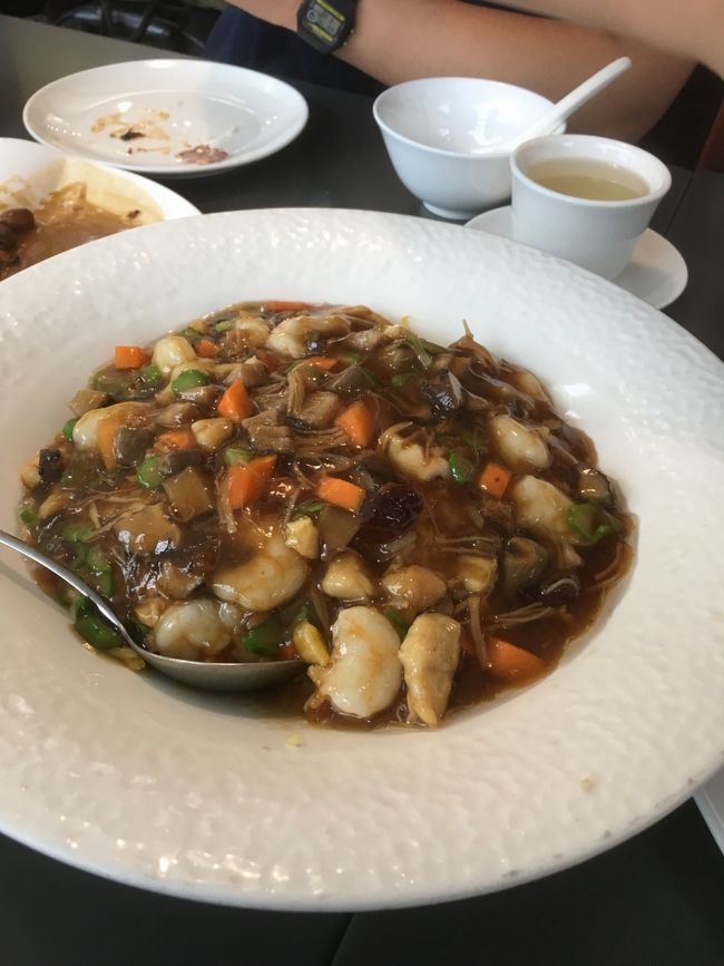 トランジット中の香港国際空港でのヨンキーレストランです。