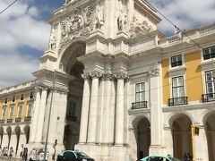 勝利のアーチ。リスボン地震からの復興を記念した塔だとか。この奥は繁華街です。